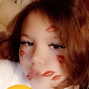 Profile Picture of Emily Quinn (@echemelli) on Youtube