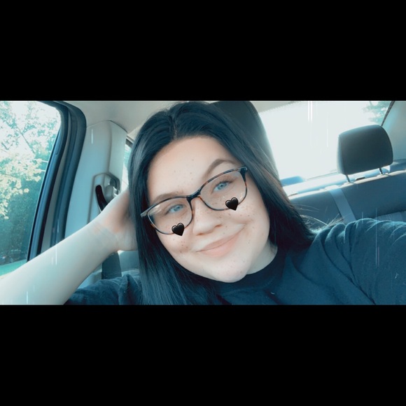 Profile Picture of Jocelyn Littler (@jocelyn_littler) on Poshmark