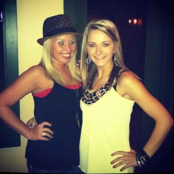 Profile Picture of Hailey Fischer (@hailsfischer) on Poshmark