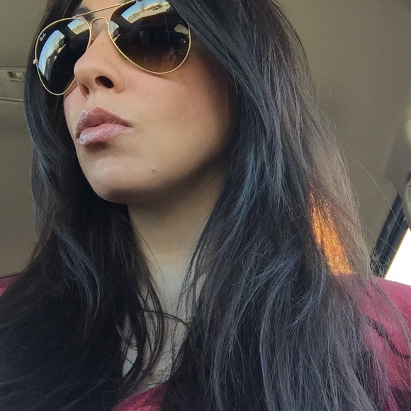 Profile Picture of Christina Kartsonakis (@ckartsonakis) on Poshmark