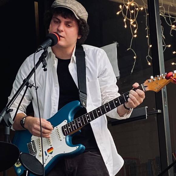 Profile Picture of Alex Sitze (@drundrun) on Poshmark