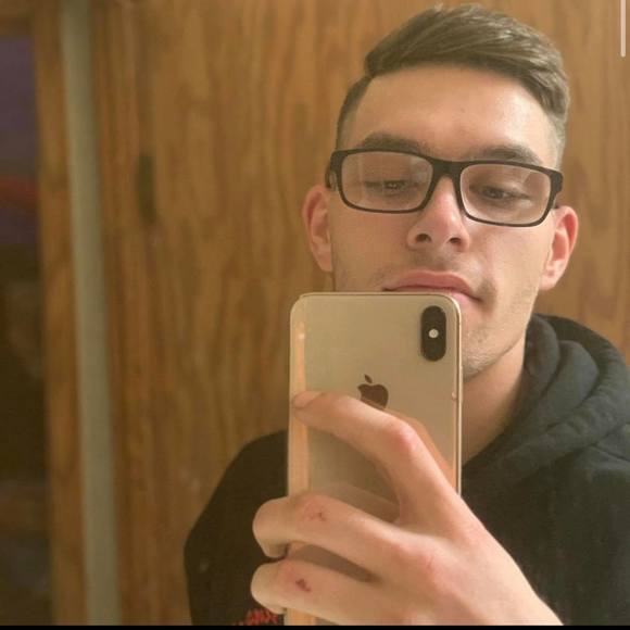 Profile Picture of Austin Moeller (@austinmoeller) on Poshmark