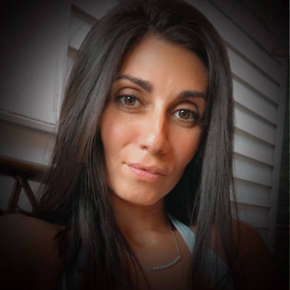 Profile Picture of Dawn Pizzuto gazick (@dawn10541) on Poshmark