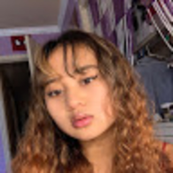 Profile Picture of Azi Singthong (@azinguyen) on Poshmark