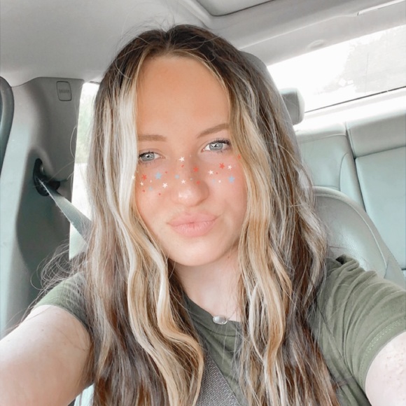 Profile Picture of Keely Warren (@keeks4321) on Poshmark