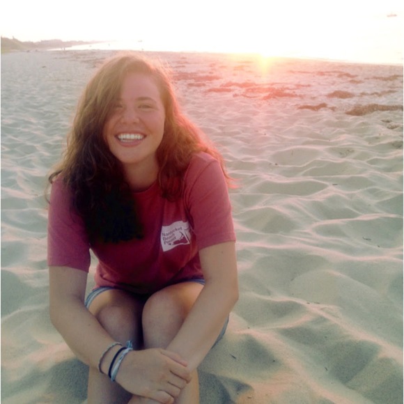 Profile Picture of Belle Carbeck (@bellecarbeck) on Poshmark