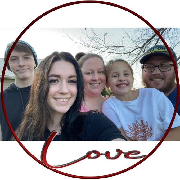 Profile Picture of Amber Snively (@amberlea1369) on Poshmark