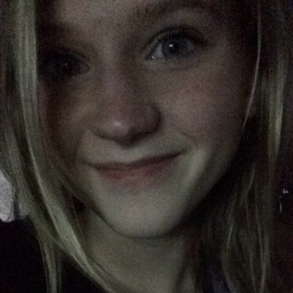 Profile Picture of Gwyneth Ridley (@gridley) on Poshmark