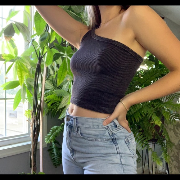 Profile Picture of Amber Roberts (@ambraerob) on Poshmark