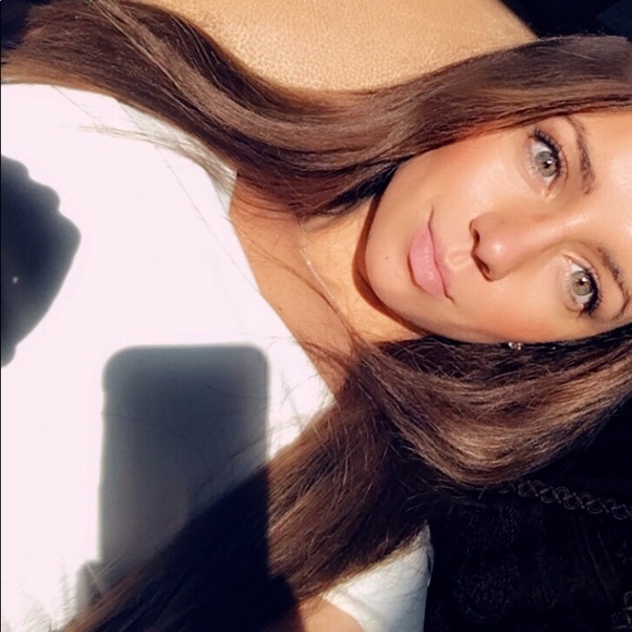 Profile Picture of Beckey Negoita (@beckeynegoita) on Poshmark