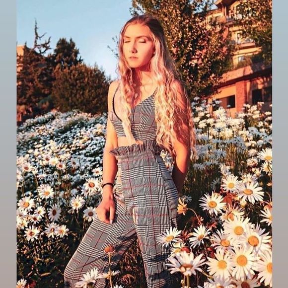 Profile Picture of Piper Wright (@doodlestruodle8) on Poshmark