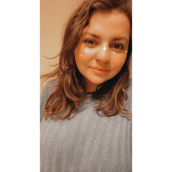 Profile Picture of Julianna Falconer (@jfalconer123) on Poshmark