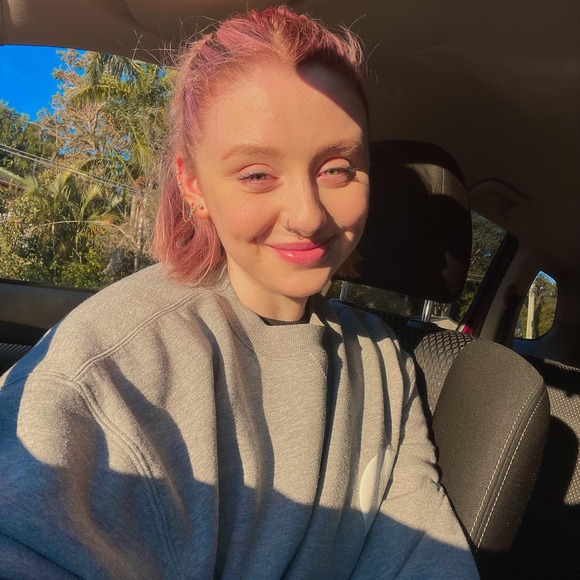 Maddi Smallhorne - Poshmark Profile Picture of Maddi Smallhorne (@msmallhorne) on Poshmark