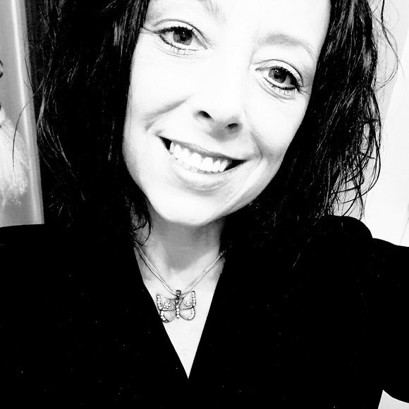Profile Picture of Jodi Bodnar (@jodibodnar) on Poshmark