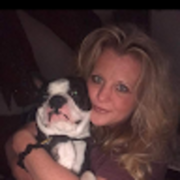 Profile Picture of Nicole Vanecek (@nicolevanecek) on Poshmark