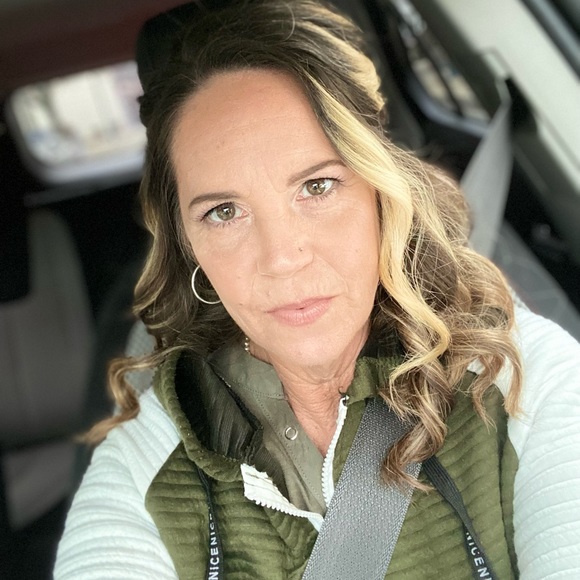 Profile Picture of Kerry Fowler (@kerryfowler2023) on Poshmark