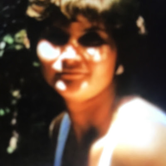 Profile Picture of Denise Oguin (@oguindenise) on Poshmark