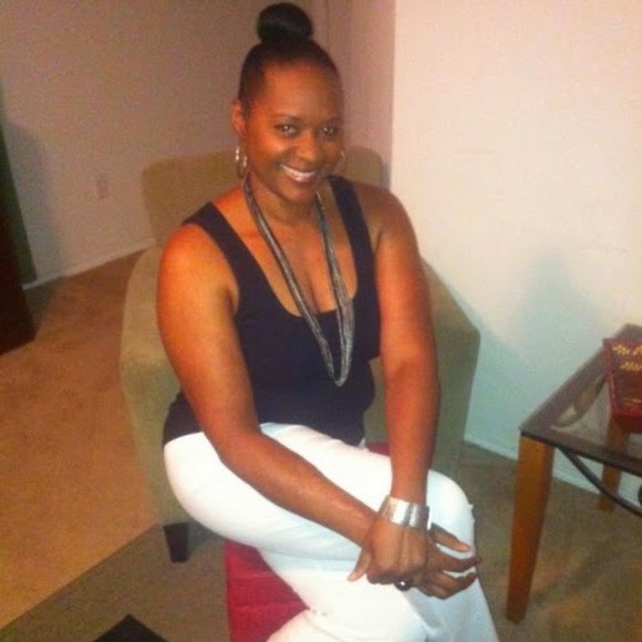 Nichelle Williams - Poshmark Profile Picture of Nichelle Williams (@nichelle2424) on Poshmark