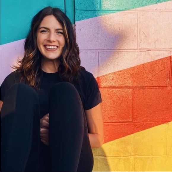 Profile Picture of Haley Hoffman (@allontrend) on Poshmark