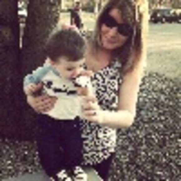 Profile Picture of Krista Tomanelli (@kristatomanelli) on Poshmark