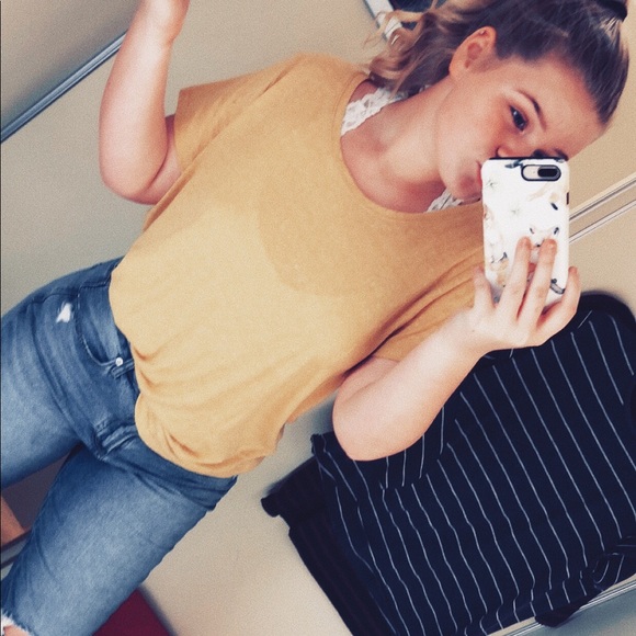 Profile Picture of Carolina Tyner (@tynerr_) on Poshmark