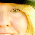 Profile Picture of Theresa Curtiss (@songsbytheresa) on Instagram