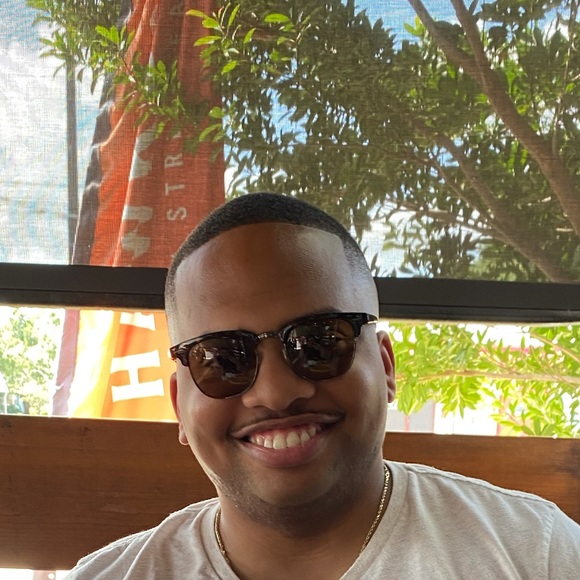 Profile Picture of James Winborne (@jwinborne2) on Poshmark