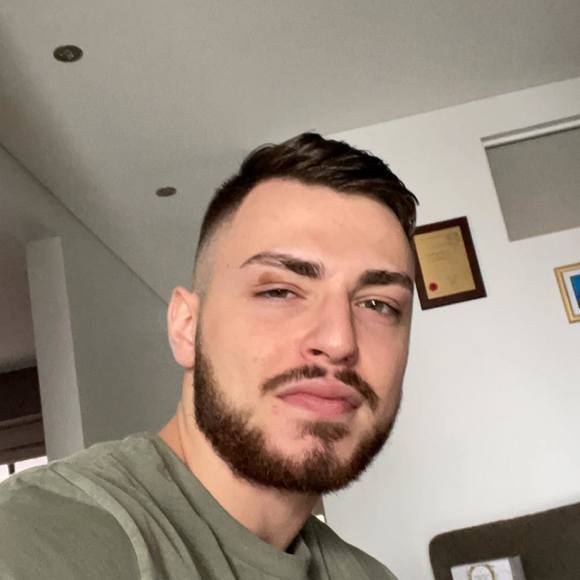 Profile Picture of Justin Khoury (@juzzy_kuzzy) on Poshmark