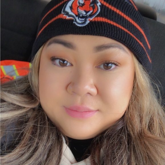 Profile Picture of Chams Sone (@chambammm) on Poshmark