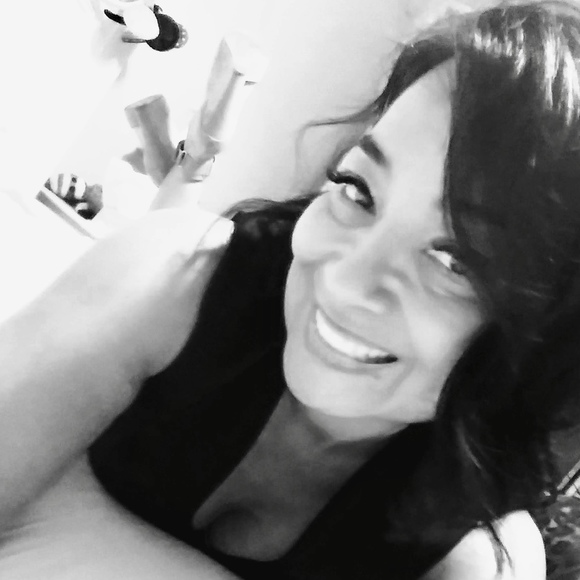 Profile Picture of Edith Plascencia (@dedealvarez) on Poshmark