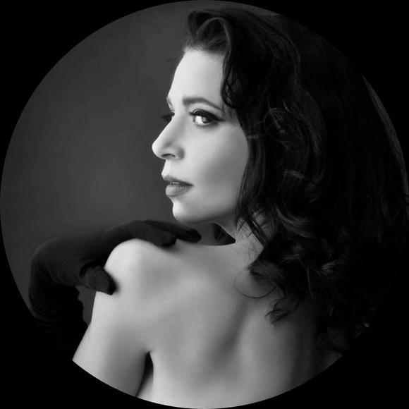 Profile Picture of Amy Mirandy (@amylulang81) on Poshmark