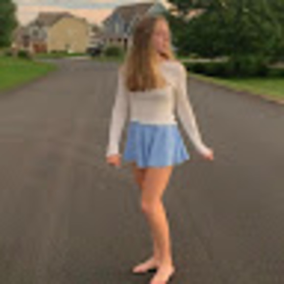 Profile Picture of Julia Snider (@jpsnider04) on Poshmark