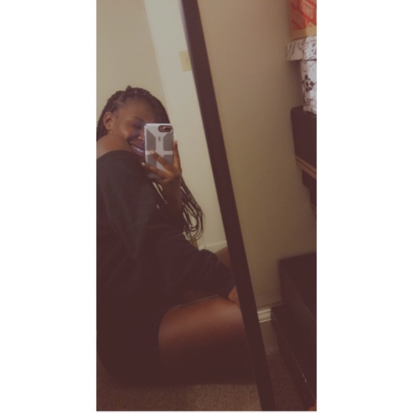 Profile Picture of Atlanta Schoolfield (@atlanta414) on Poshmark