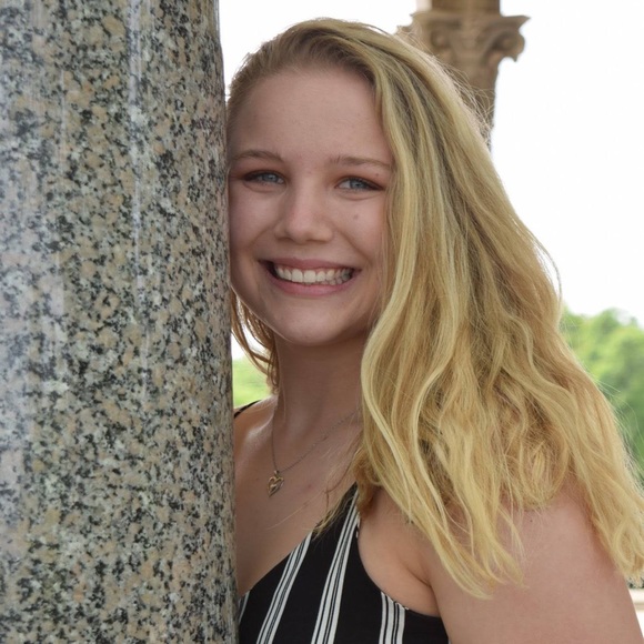 Nora Banfill - Poshmark Profile Picture of Nora Banfill (@nbanfill13) on Poshmark