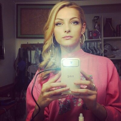 Profile Picture of Mandy Holmgren (@HolmgrenMandy) on Twitter