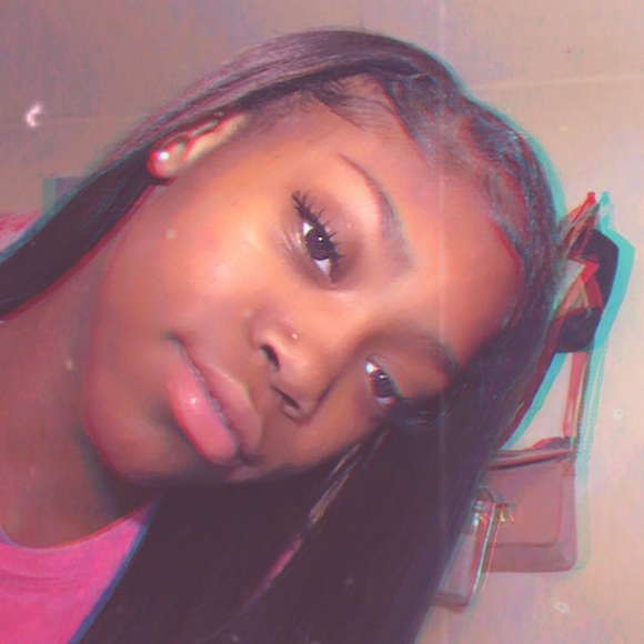 Profile Picture of Doriann Shaw (@daay_icy) on Poshmark
