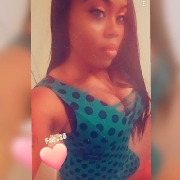 Profile Picture of Zandra Harrison (@zandraharris886) on Poshmark