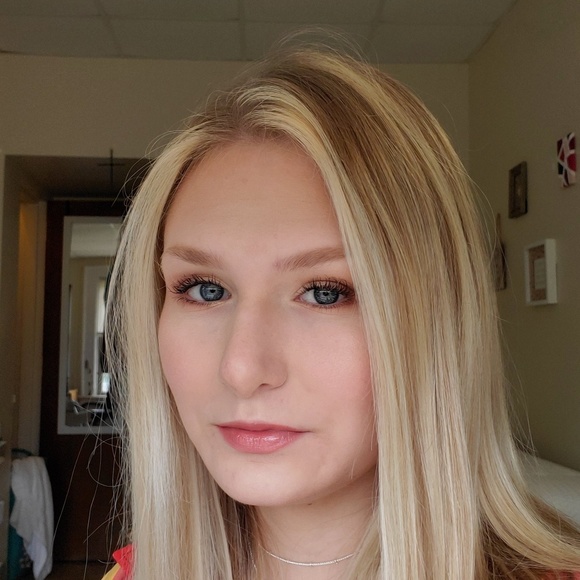 Profile Picture of Katie Hilyer (@katiehilyer) on Poshmark