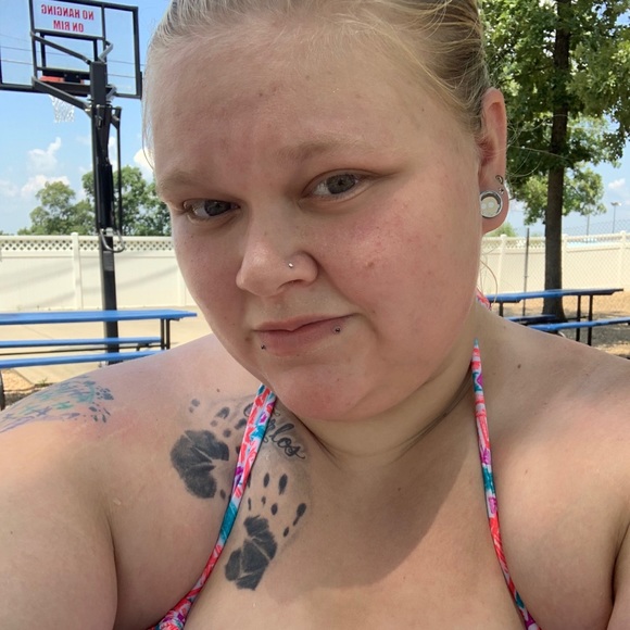 Profile Picture of Vanessa Brents (@vbrents1993) on Poshmark