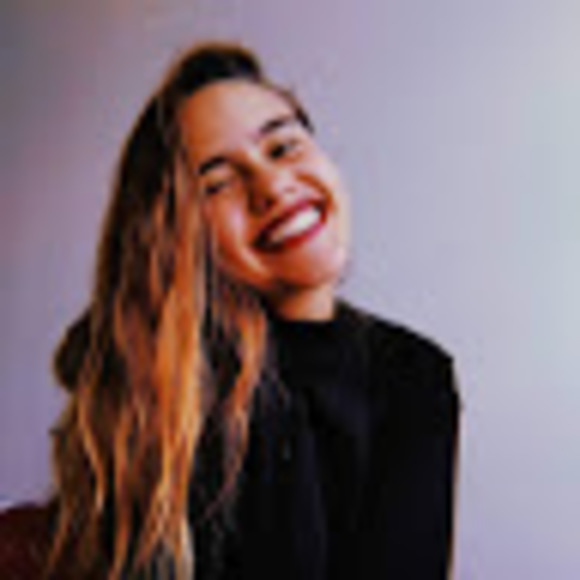 Profile Picture of Andrea Yañez hutter (@andryahu) on Poshmark