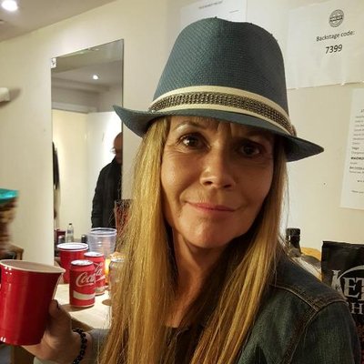 Profile Picture of Tony&Dionne Clarkin (@Dionne68) on Twitter