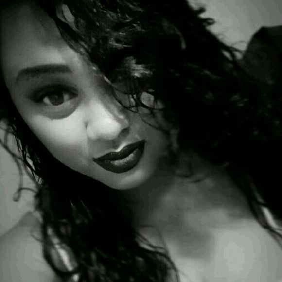 Profile Picture of Sylvia Kealoha (@kiliwia) on Poshmark