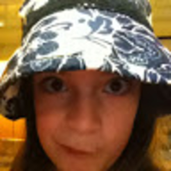 Profile Picture of Olivia Ferrell (@oliviaferrell24) on Poshmark