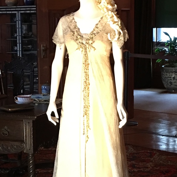 Profile Picture of Elaine Rutterer (@lanarutterer) on Poshmark