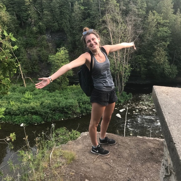 Profile Picture of Cassie Hobbs (@casshobb) on Poshmark