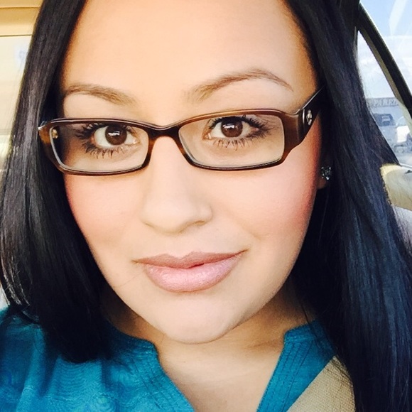 Profile Picture of Ivy Vargas (@ivyd2008) on Poshmark