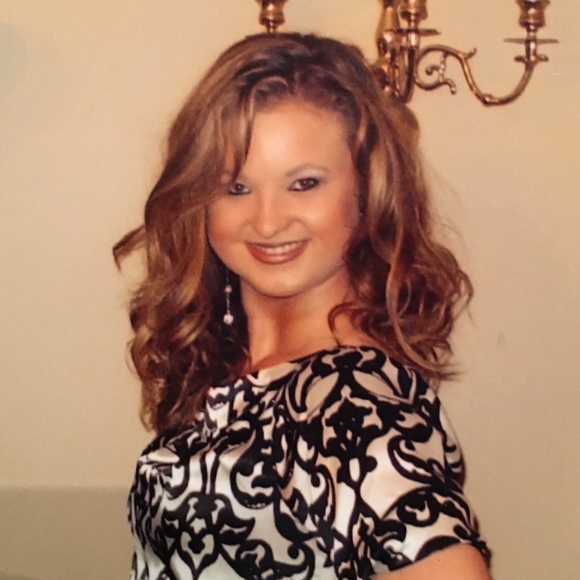 Profile Picture of Jillian Boyd (@jillianlb0311) on Poshmark
