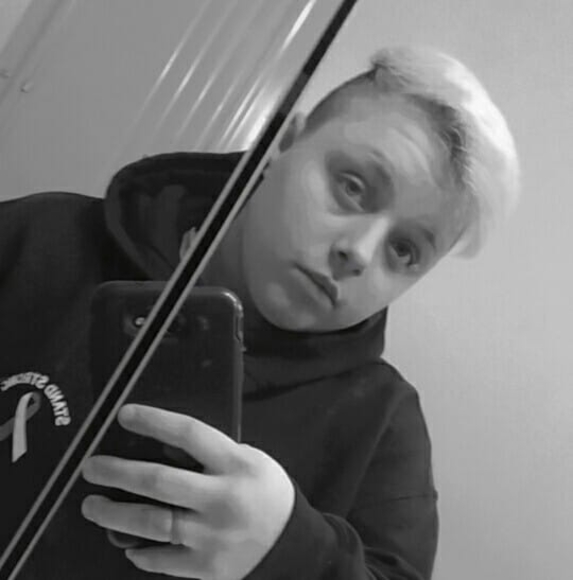 Profile Picture of Cassidy Pierce (@cassidy_pierce) on Poshmark