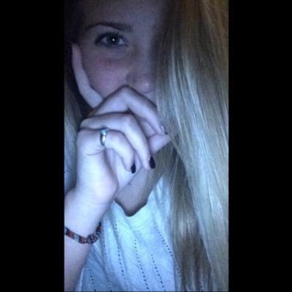 Profile Picture of Chloe Fowler (@chloefowwler) on Poshmark