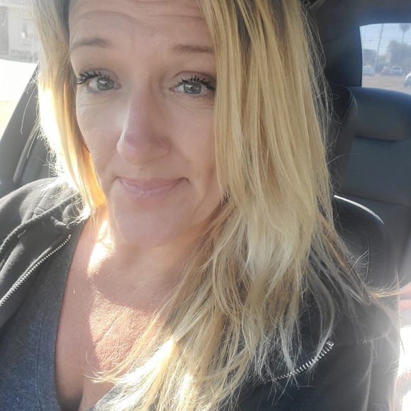 Profile Picture of Annette Ogle (@annette_ogle) on Poshmark